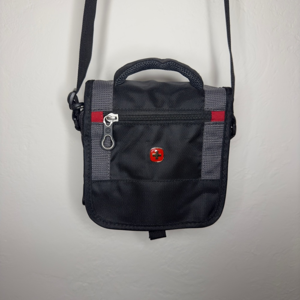 NWOT WENGER CROSSBODY NYLON UTILITY BAG